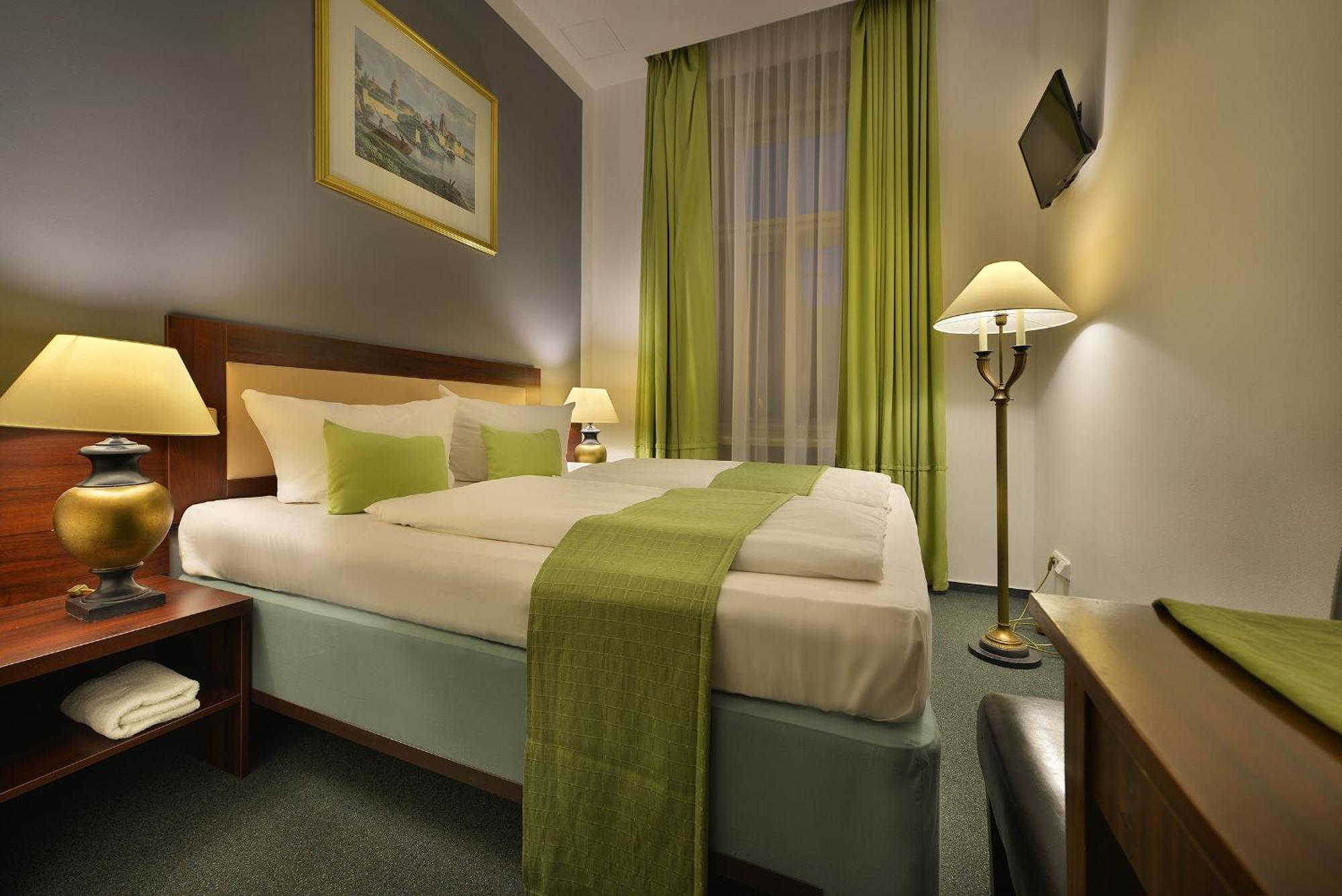 Hotell Season Prag